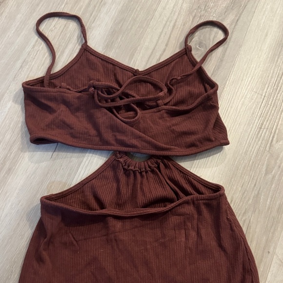 Elegant Brown Cut-Out Dress - Picture 4 of 5